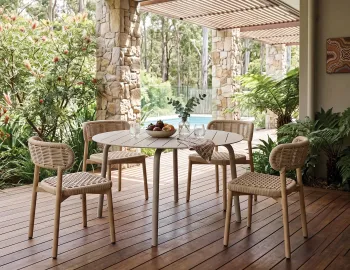 Round Roku Table Maya Chairs