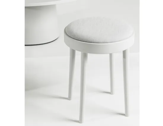 822 Low Stool Pigment Padded Insitu