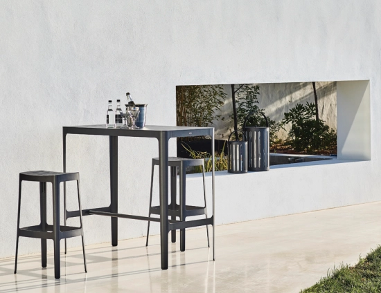 Cut Range Table Black