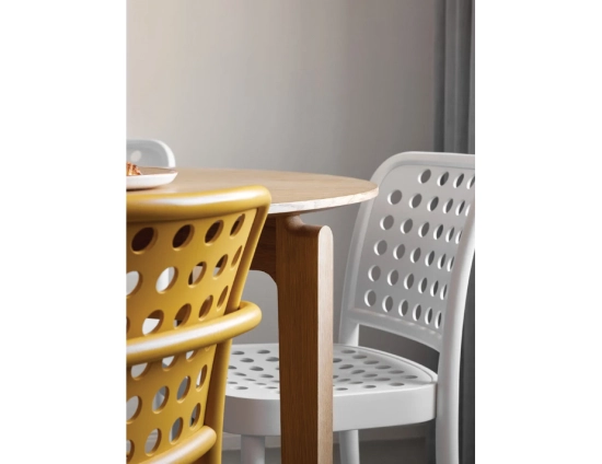 822 Dining Chair Insitu