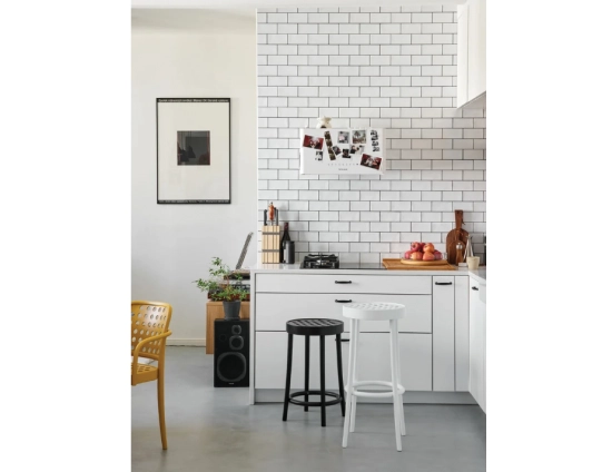 822 Barstool 80cm Insitu