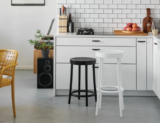 822 Barstool 80cm Insitu