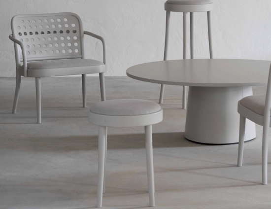 822 Low Stool Pigment Padded Insitu