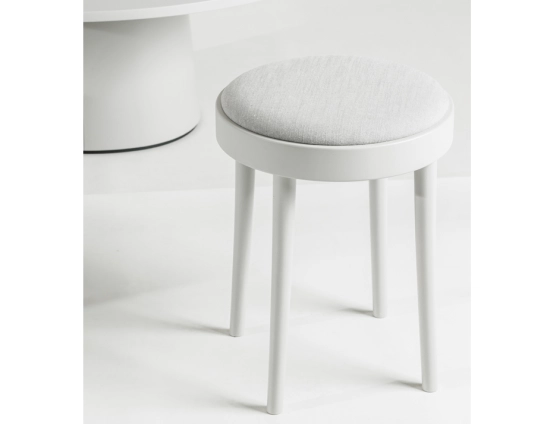 822 Low Stool Pigment Padded Insitu