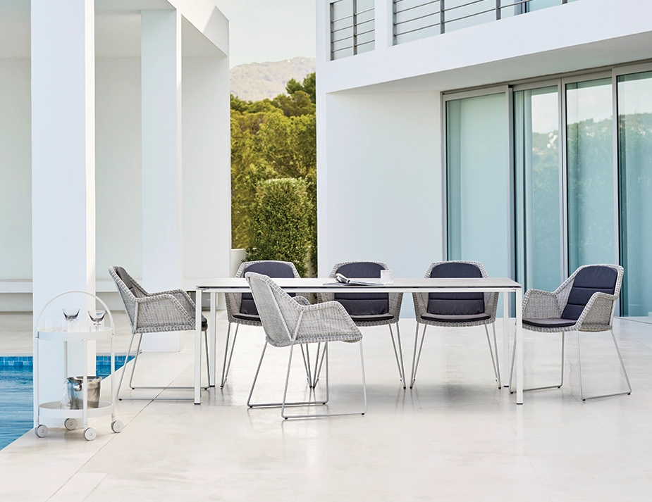 Breeze Outdoor 0010 Breeze Chair White Pure Table Alu White Concrete 210x100 F