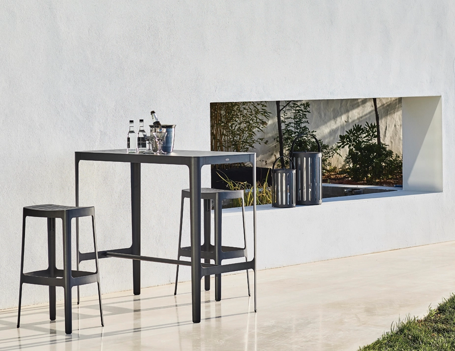 Cut Range Table Black