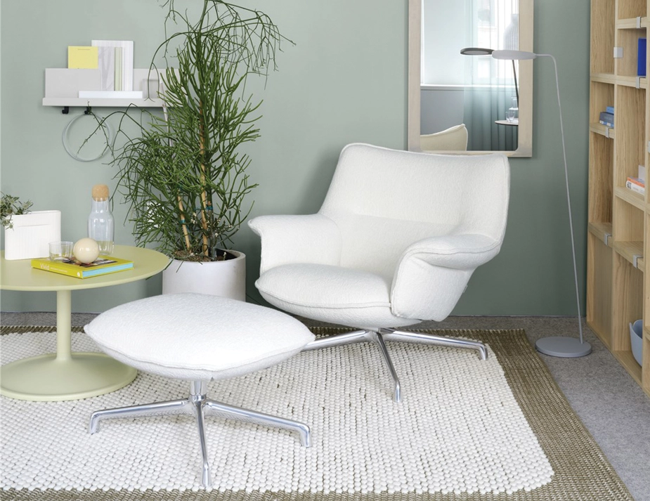Doze Lounge Chair Swivel Insitu
