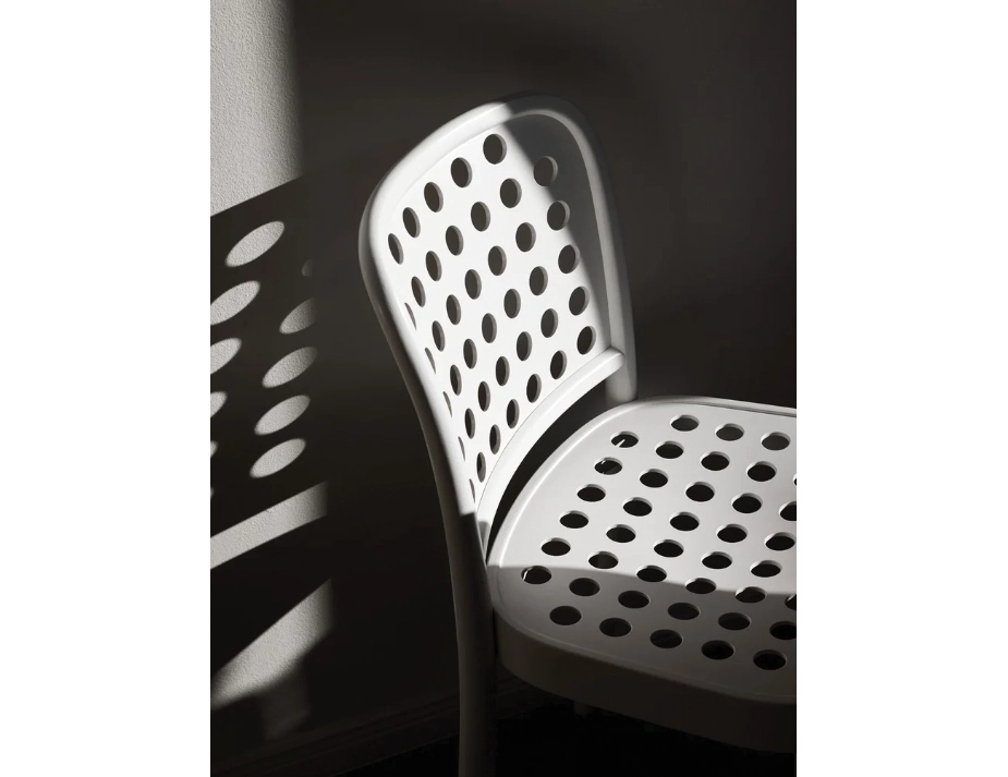 822 Dining Chair Insitu