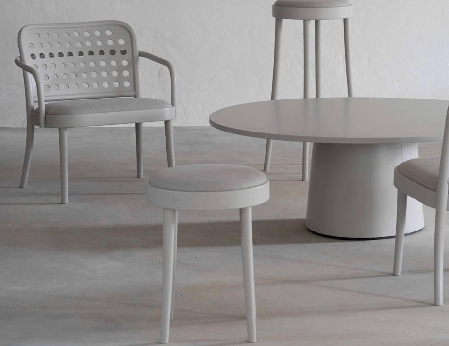 822 Low Stool Pigment Padded Insitu