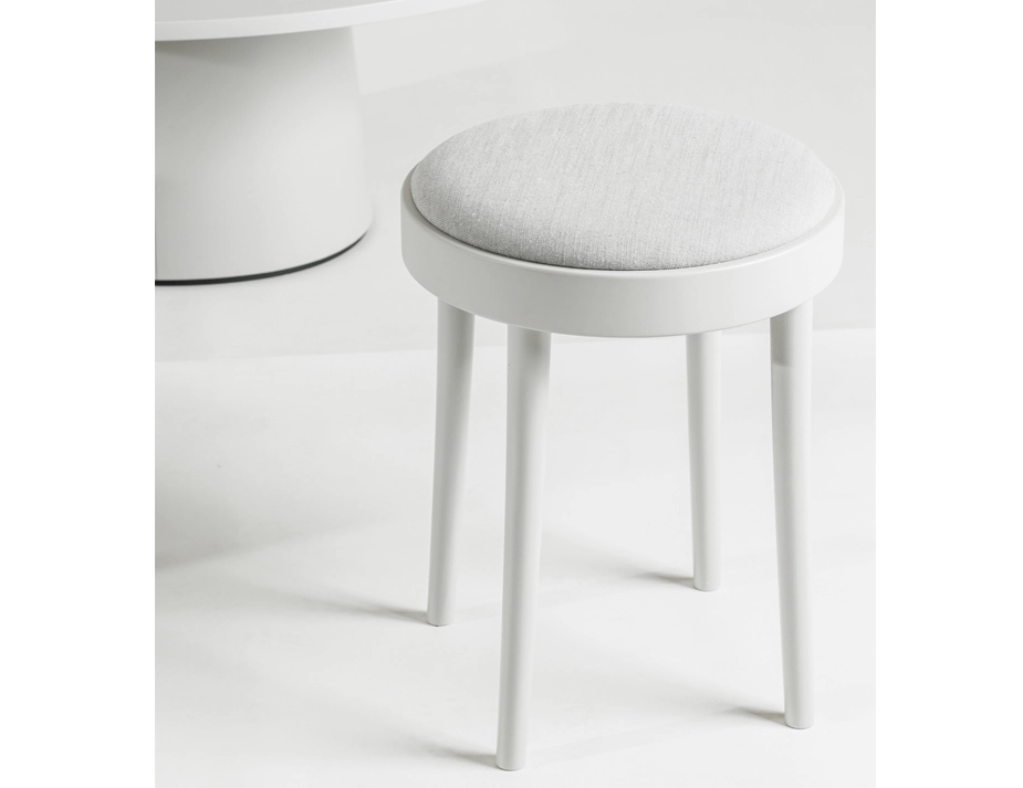 822 Low Stool Pigment Padded Insitu