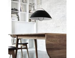 Pendant_0000_L037S_ Wegner Pendant Black   In A Setting A_grande