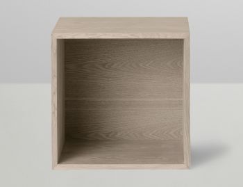 Stacked Shelf Medium Oak Backboard by JDS Architects for Muuto image