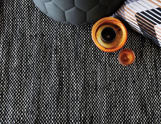 C145102244 Rug Collection Subi Rug Blackgrey Lifestyle 01