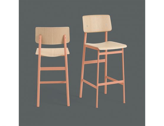 Loft Stool_0000_Loft Bar Stool Group Dusty Rose Oak Muuto 5000x5000 CB Hi Res