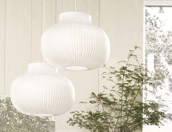 Strand Muuto Pendant_0014_echo Pouf Forest Nap 992 512 Remix 123 Vidar 542 554 Forest Nap 912 Strand Lamp Closed Halves 