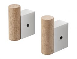 Attach Coat Hook_0003_Attach Coat Hooks Aluminum Oak 2 Set Muuto 5000x5000 Hi Res