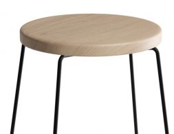 Seats_0001_HUGO Barstool 66cm Blackframe Naturalwood Roundseat