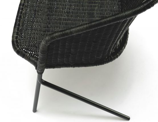 Kaki_Lounge_Chair_Charcoal_Close_Up