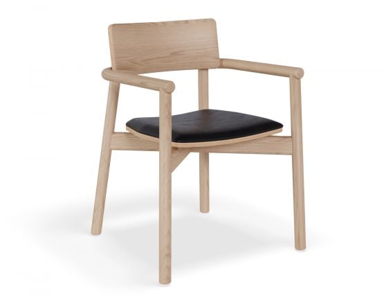 Andi_Armchair_Natural_BlackVinylPad_MAIN_V2