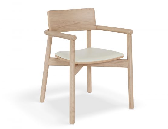 Andi_Armchair_Natural_WhiteVinylPad_MAIN_V2