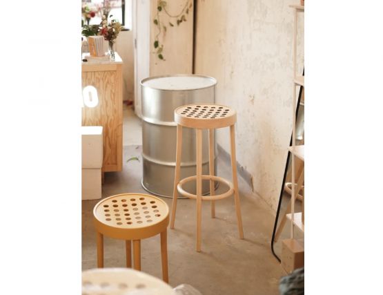 822 Barstool 80cm Insitu 2