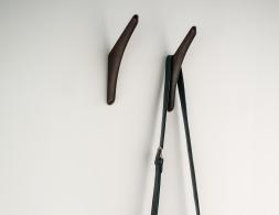 C139002589 Ethnicraft Pi Wall Hanger Mahogany Dark Brown 03