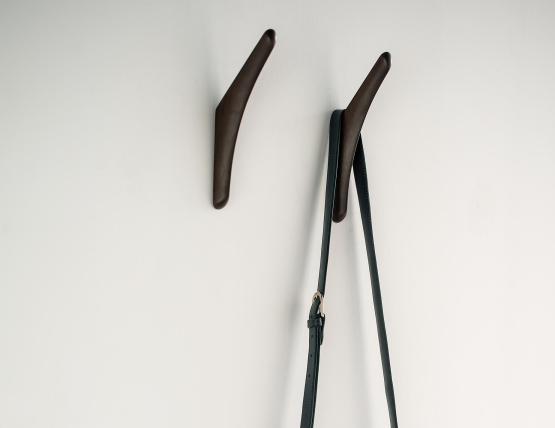 C139002589 Ethnicraft Pi Wall Hanger Mahogany Dark Brown 03