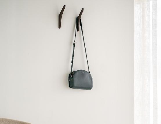 C139002589 Ethnicraft Pi Wall Hanger Mahogany Dark Brown 04