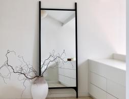 C139002628 Ethnicraft Pi Floor Mirror Mahogany Dark Brown 02