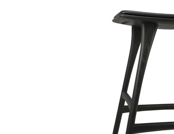 C139002542 Ethnicraft Osso Counter Stool Oak Black Black Leather 09
